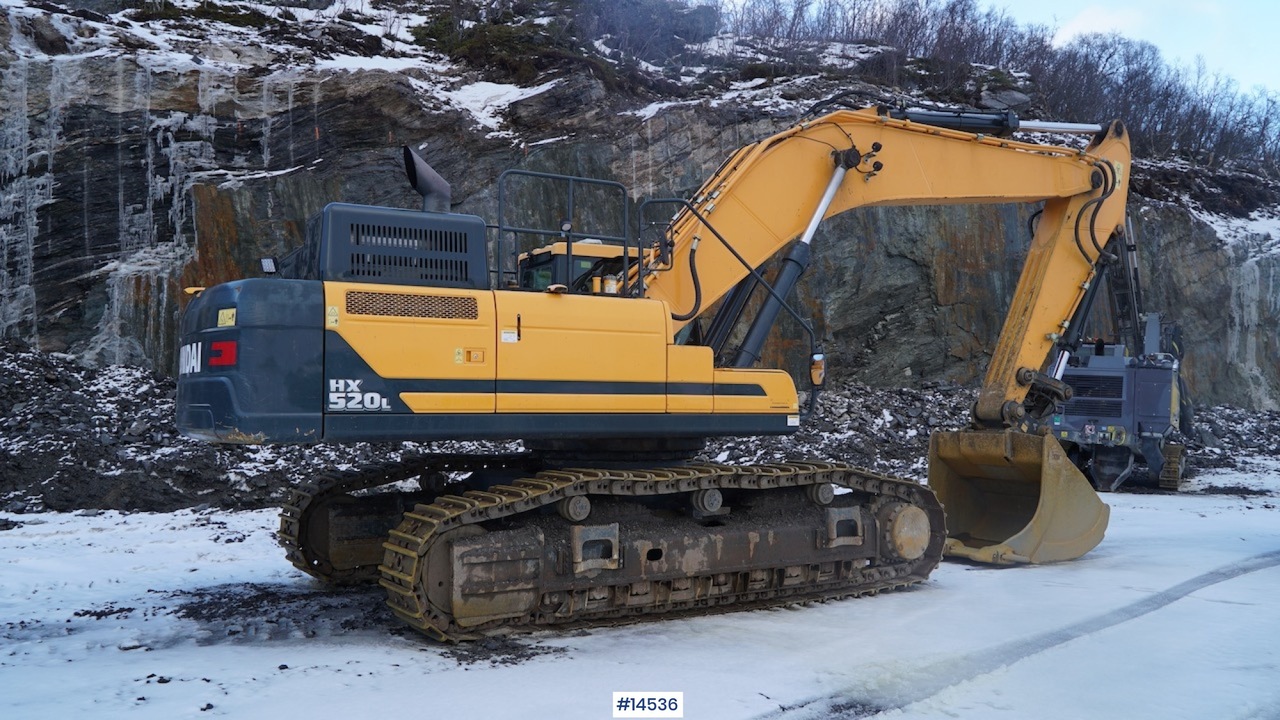 Excavator Hyundai HX520L: picture 3