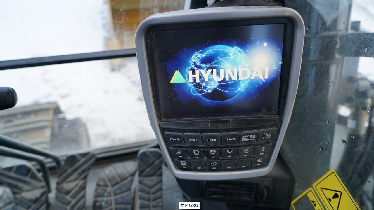 Excavator Hyundai HX520L: picture 32