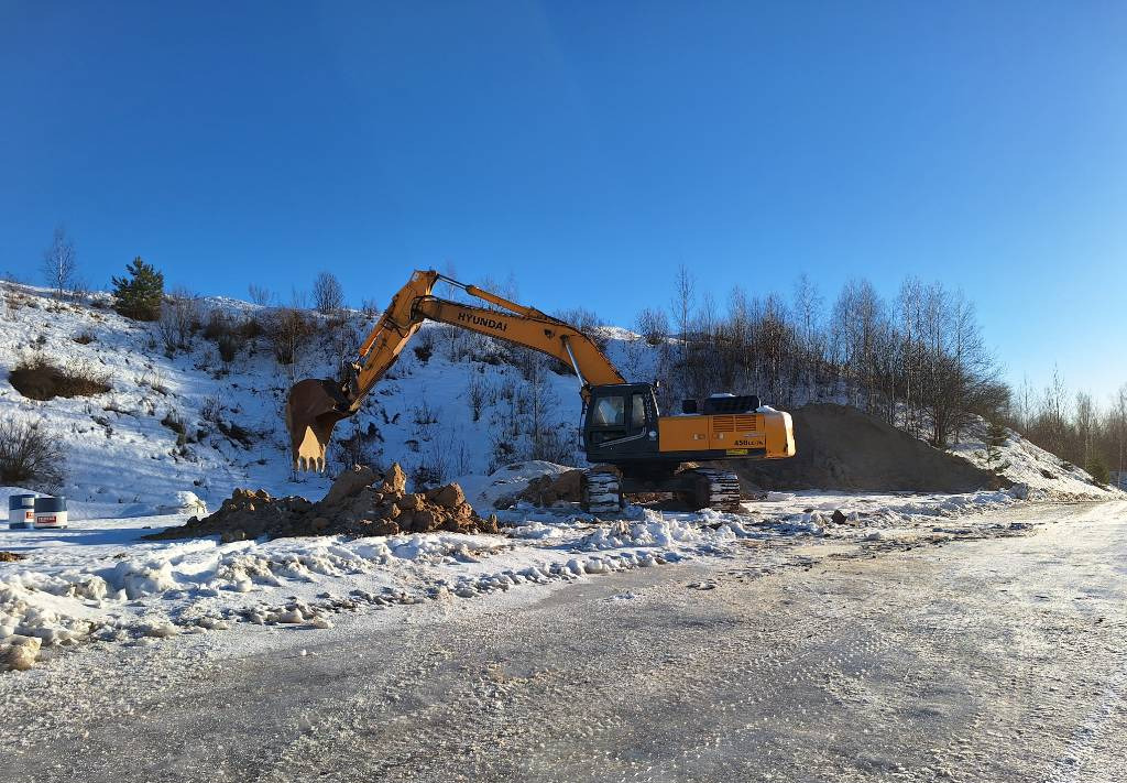 Crawler excavator Hyundai Robex 450 LC-7 A: picture 10