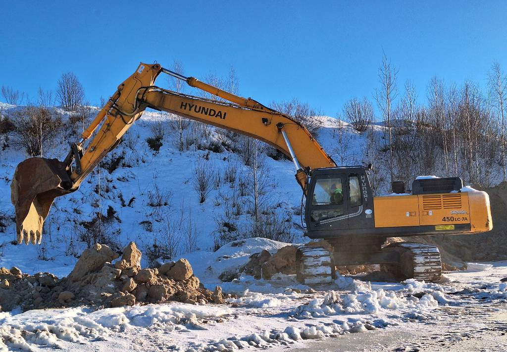 Crawler excavator Hyundai Robex 450 LC-7 A: picture 3