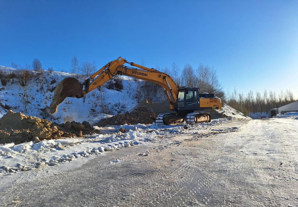 Crawler excavator Hyundai Robex 450 LC-7 A: picture 2