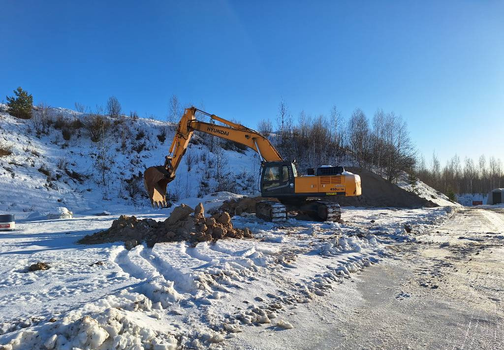 Crawler excavator Hyundai Robex 450 LC-7 A: picture 8