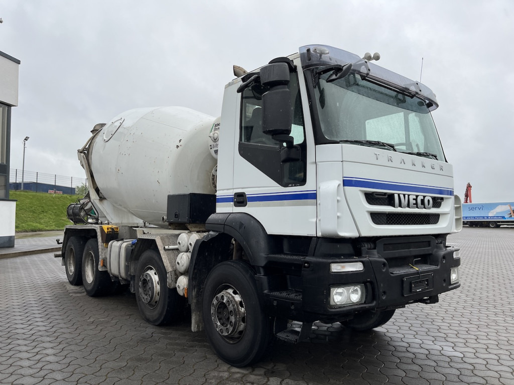 Concrete mixer truck Iveco 340T41 Trakker 8x4  Stetter 9 cbm: picture 10