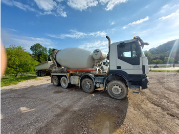 Concrete mixer truck IVECO Trakker