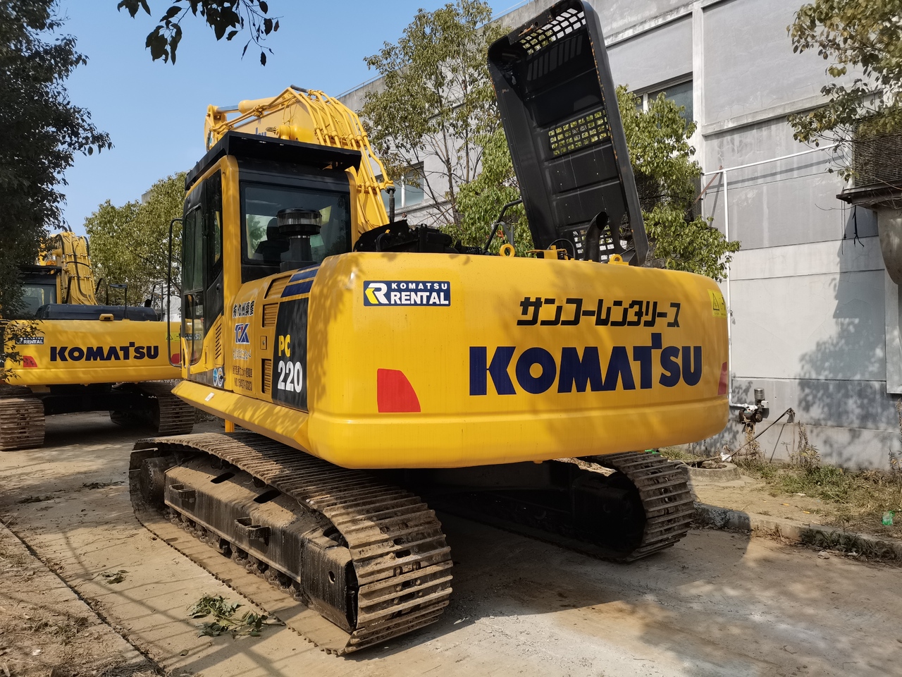 Crawler excavator KOMATSU PC220-8: picture 3