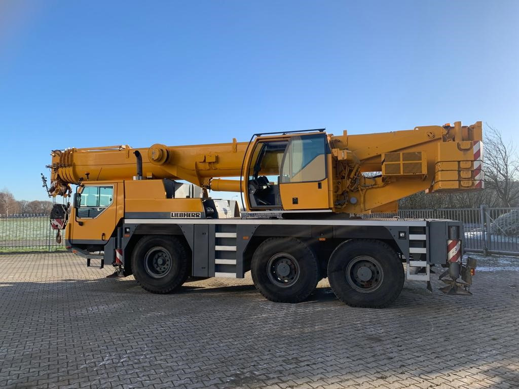 Mobile crane Liebherr LTM 1055-1: picture 2