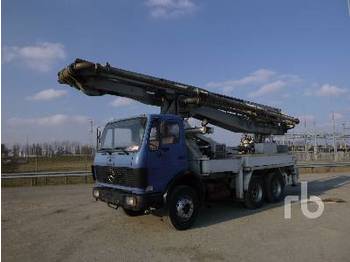 Concrete pump truck MERCEDES-BENZ 2222 6x4 w/Putzmeister: picture 1