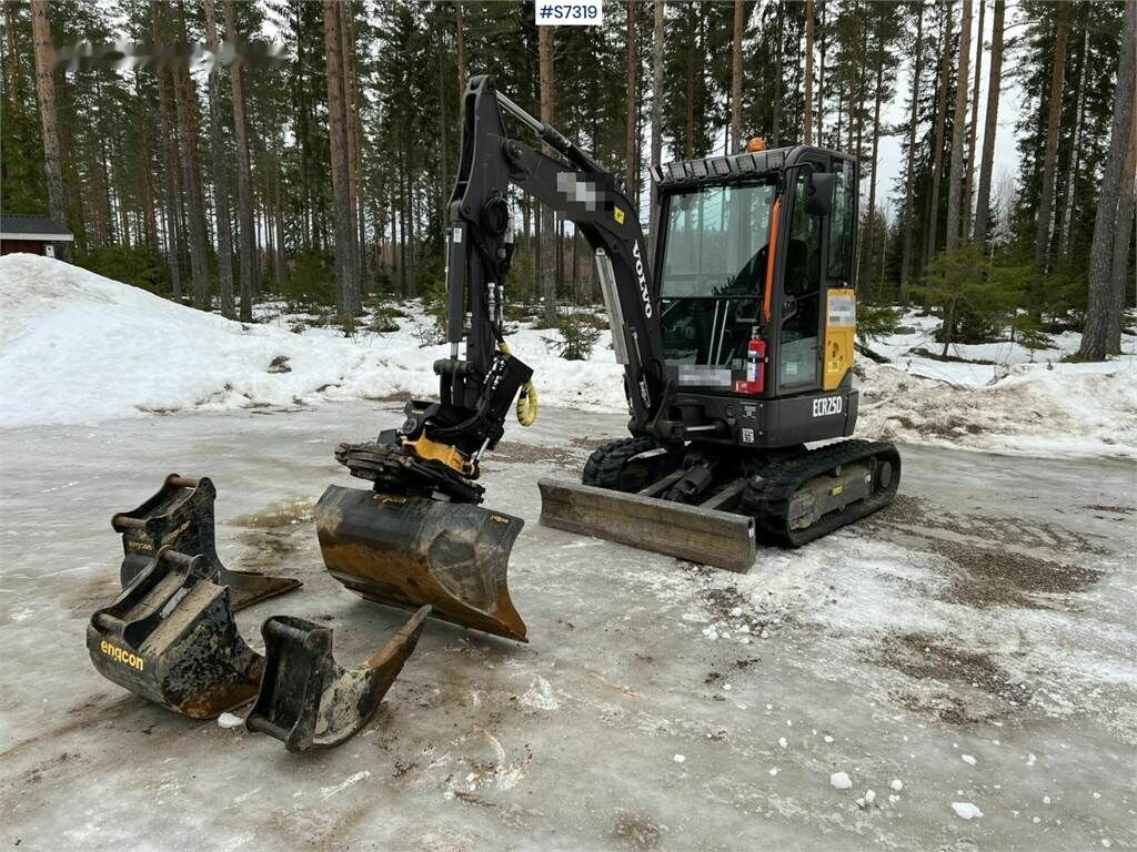 Crawler excavator Volvo ECR25D Excavator with buckets and rotor SEE VIDEO: picture 17