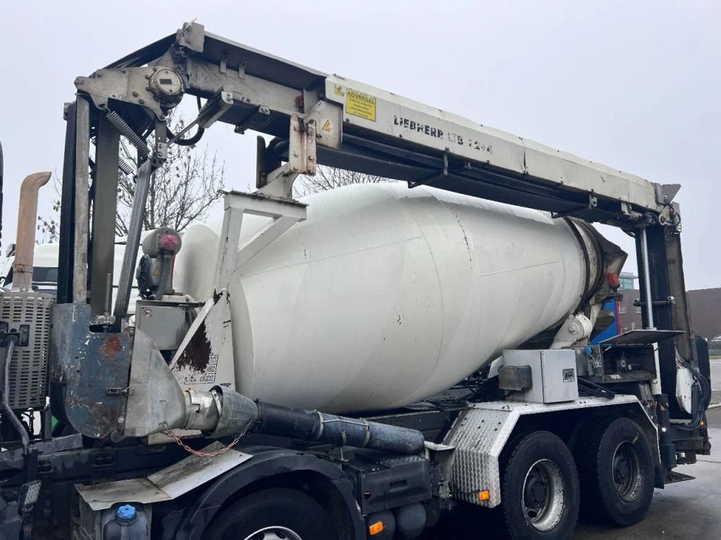 Concrete mixer truck Volvo FM 410 8X4 MIXER 9m3 + LIEBHERR CONVEYOR BELT: picture 12