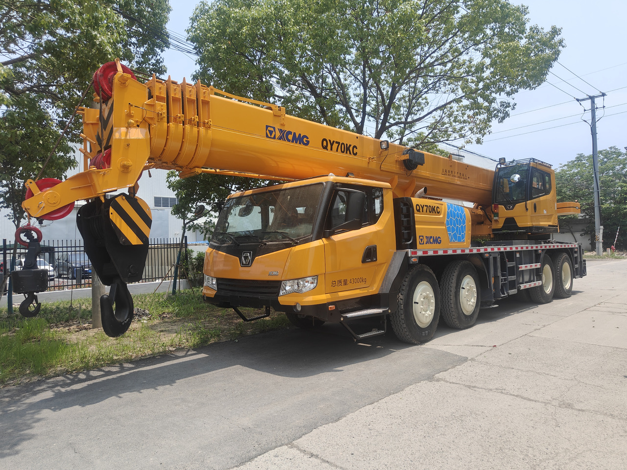 Mobile crane XCMG QY70KC Used 70ton Truck Crane: picture 2