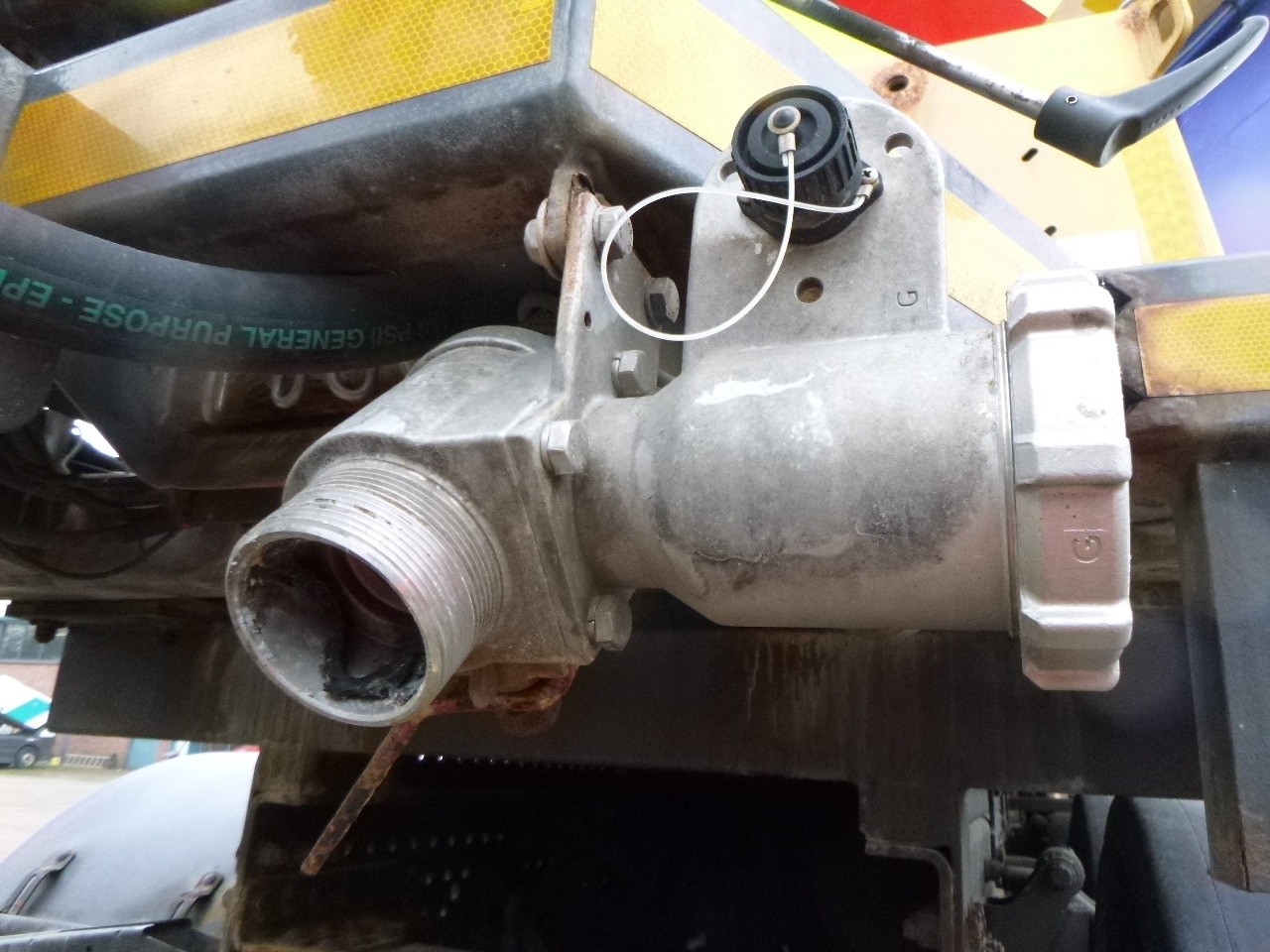 Vacuum truck Mercedes Arocs 3333 6x6 RHD salt spreader / gritter: picture 11
