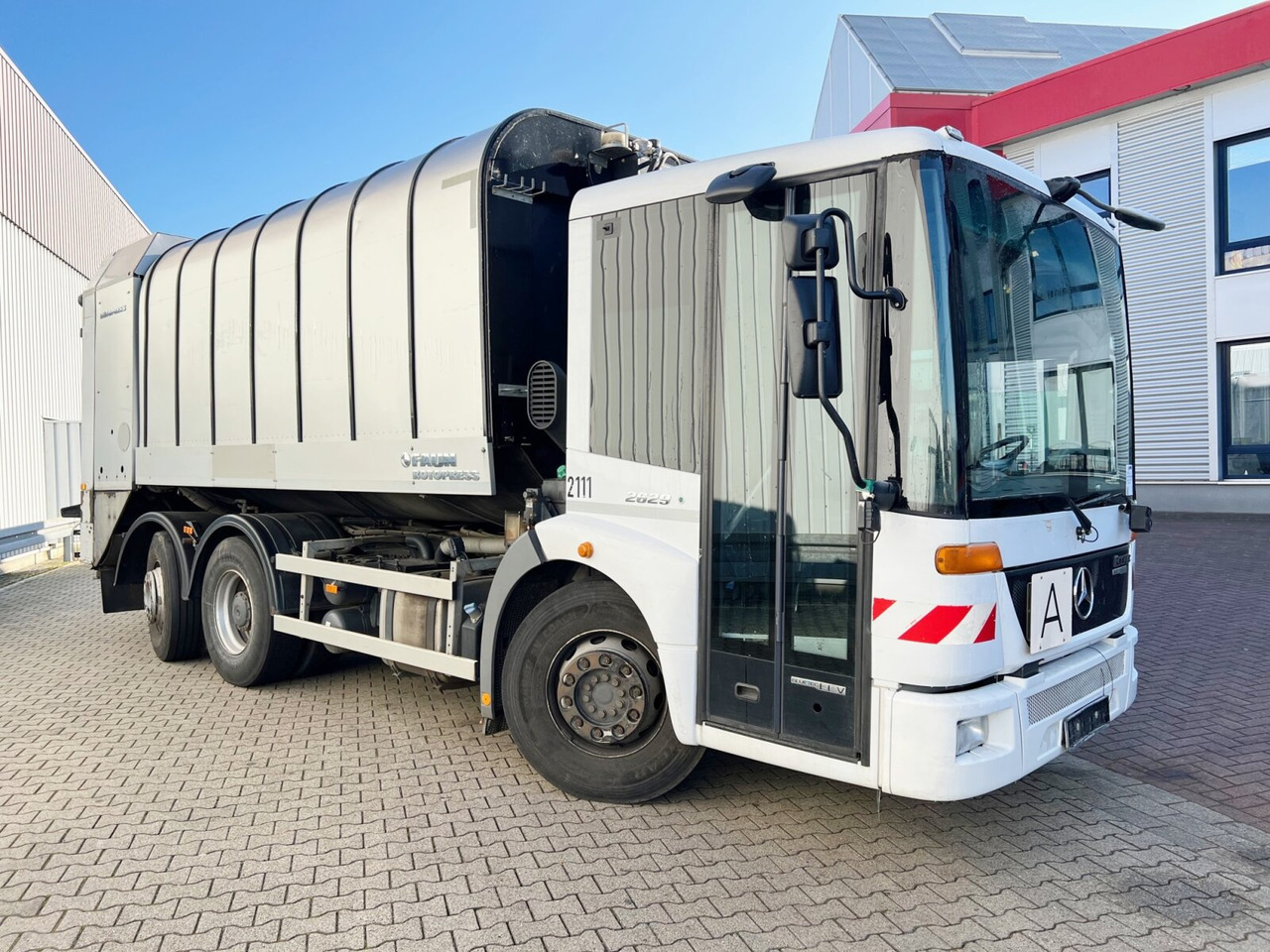 Garbage truck for transportation of garbage Mercedes-Benz Econic 2629 LL 6x2/4 NLA Econic 2629 LL 6x2/4 NLA, EEV, Lenkachse, FAUN Rotopress 520 L, Zöller-Schüttung: picture 9