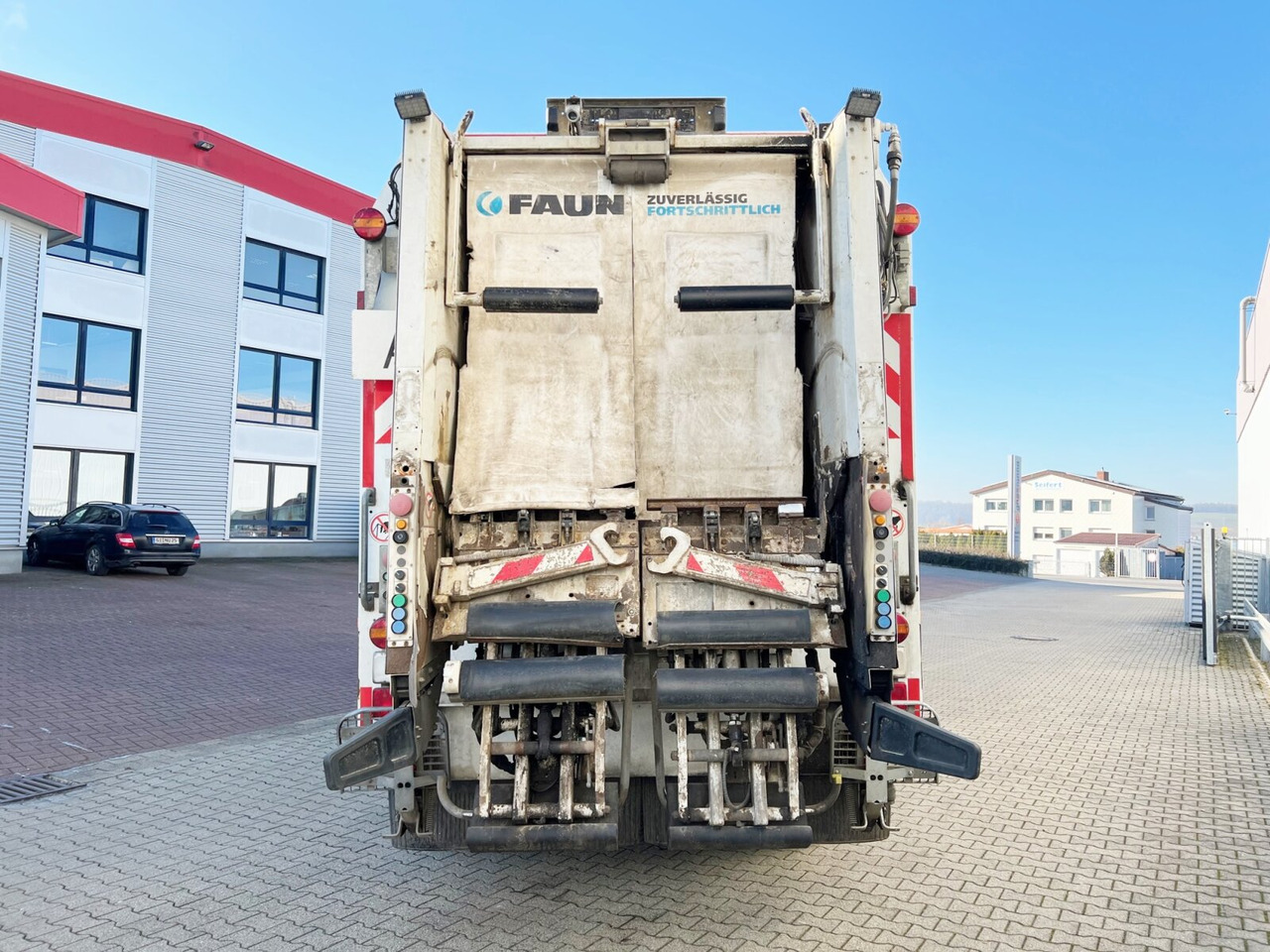 Garbage truck for transportation of garbage Mercedes-Benz Econic 2629 LL 6x2/4 NLA Econic 2629 LL 6x2/4 NLA, EEV, Lenkachse, FAUN Rotopress 520 L, Zöller-Schüttung: picture 11