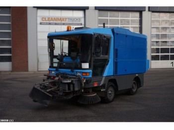 Ravo 5002 with 3-rd brush - Road sweeper