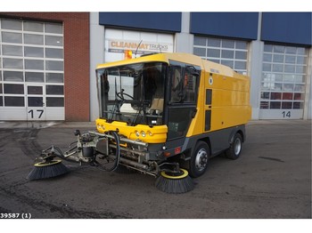 Ravo 540 with 3-rd brush - Road sweeper