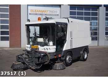 Ravo 580 with 3-rd brush - Road sweeper