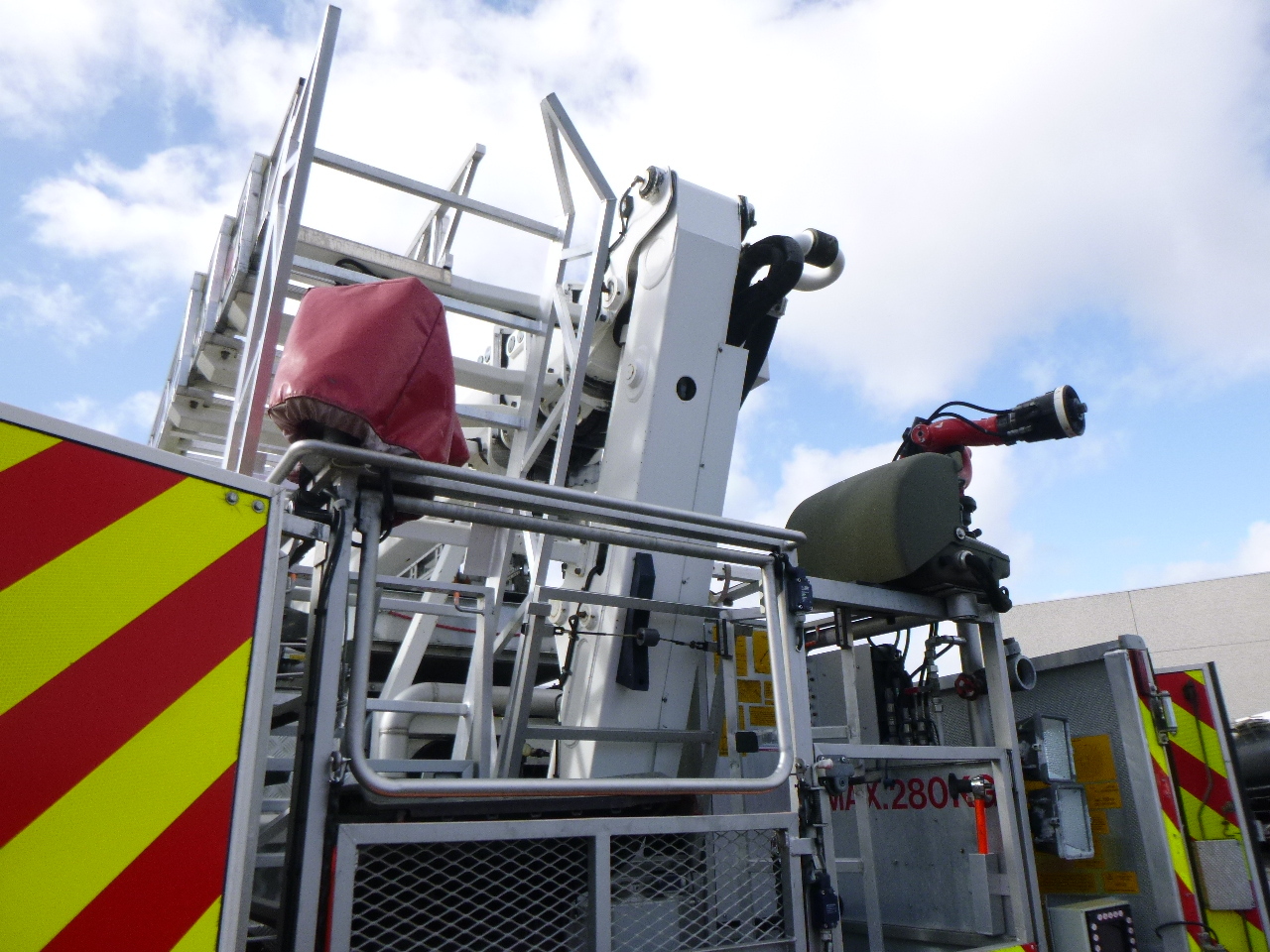 Fire truck Scania P310 6x2 RHD fire truck + pump, ladder & manlift: picture 27