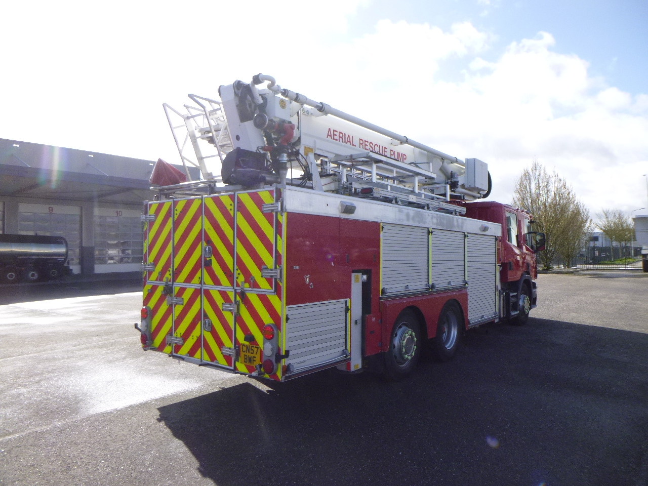 Fire truck Scania P310 6x2 RHD fire truck + pump, ladder & manlift: picture 4
