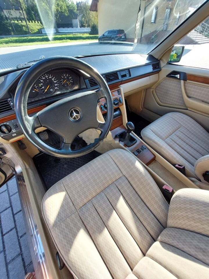 Car Mercedes-Benz W124: picture 12