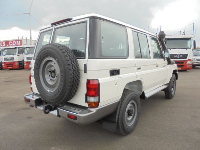 New Car Toyota Land Cruiser NEW UNUSED LX V6: picture 4
