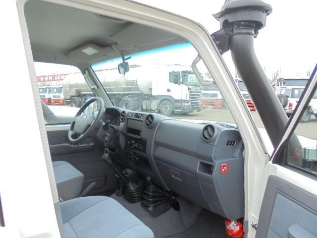 Car Toyota Land Cruiser NEW UNUSED LX V6: picture 12