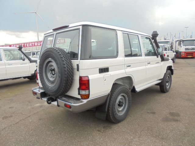 New Car Toyota Land Cruiser NEW UNUSED LX V6: picture 3