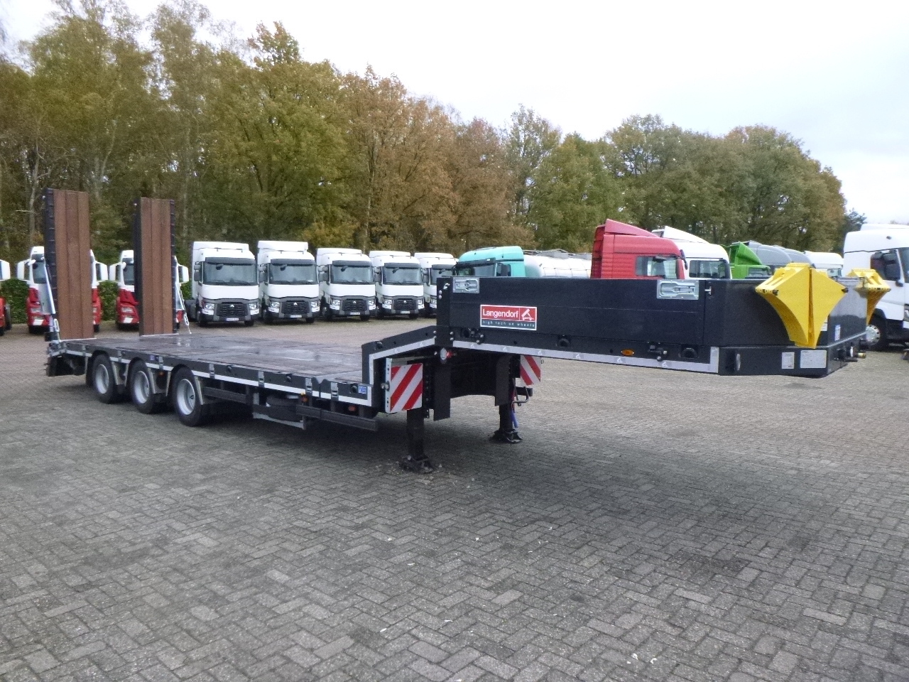 New Low loader semi-trailer Langendorf 3-axle semi-lowbed trailer 48T ext. 13.5 m + ramps: picture 2
