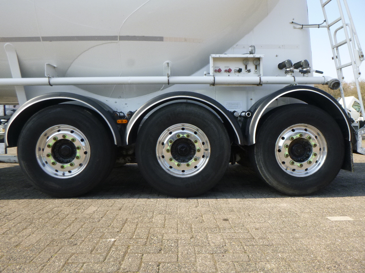 Silo semi-trailer for transportation of flour Spitzer Powder tank alu 37 m3: picture 21