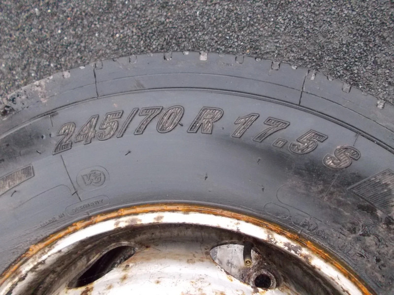 Tire for Truck Goodyear 245/70 R17.5 2 X VOORBAND STAALWIEL GOODYAER: picture 3