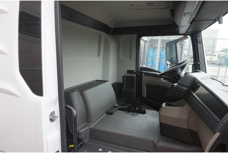 Cab and interior for Truck MAN TG3 EURO6 NN CABINE NEW: picture 7