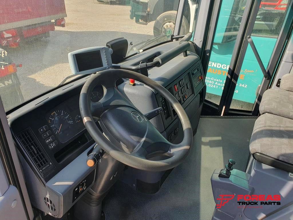 Cab for Truck MERCEDES-BENZ ECONIC 2633: picture 10