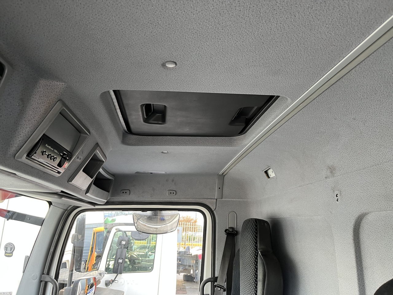 Cab and interior for Truck SHORT CAB COMPLETE ATEGO 3: picture 10