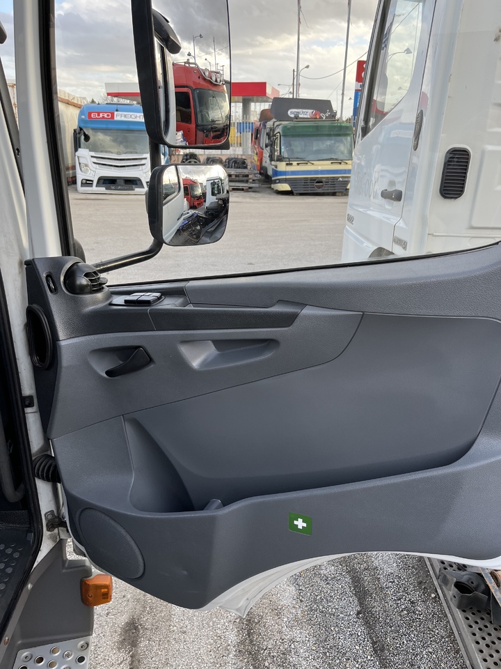 Cab and interior for Truck SHORT CAB COMPLETE ATEGO 3: picture 15
