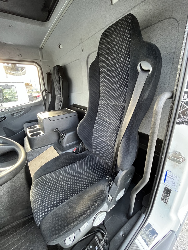 Cab and interior for Truck SHORT CAB COMPLETE ATEGO 3: picture 11