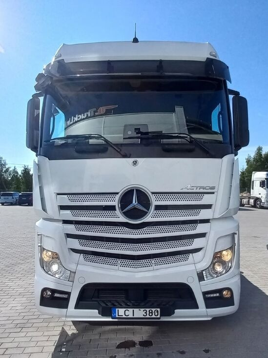 Tractor unit Mercedes-Benz 1845 BS 450: picture 7