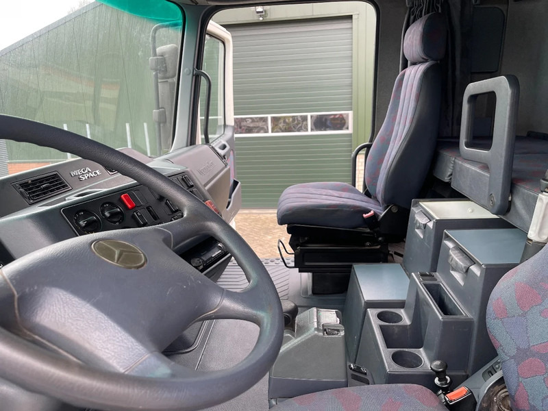 Tractor unit Mercedes-Benz Actros 1840 3 pedals: picture 10