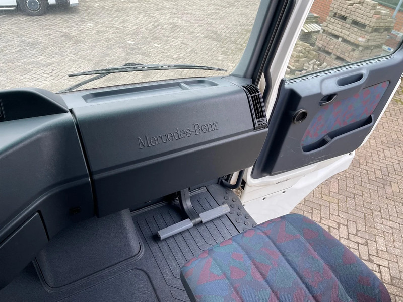 Tractor unit Mercedes-Benz Actros 1840 3 pedals: picture 13