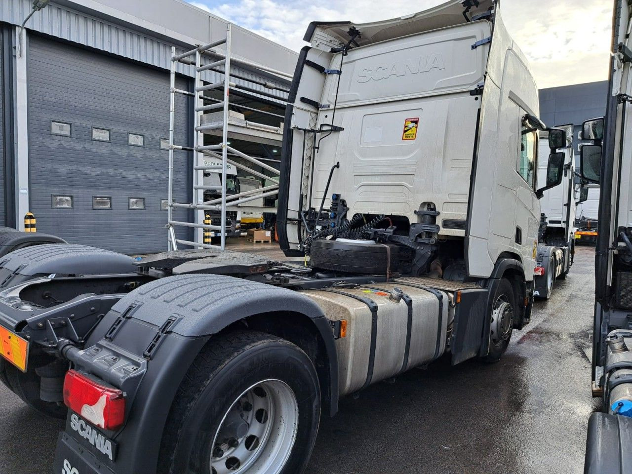 Tractor unit UVES05240022: picture 6