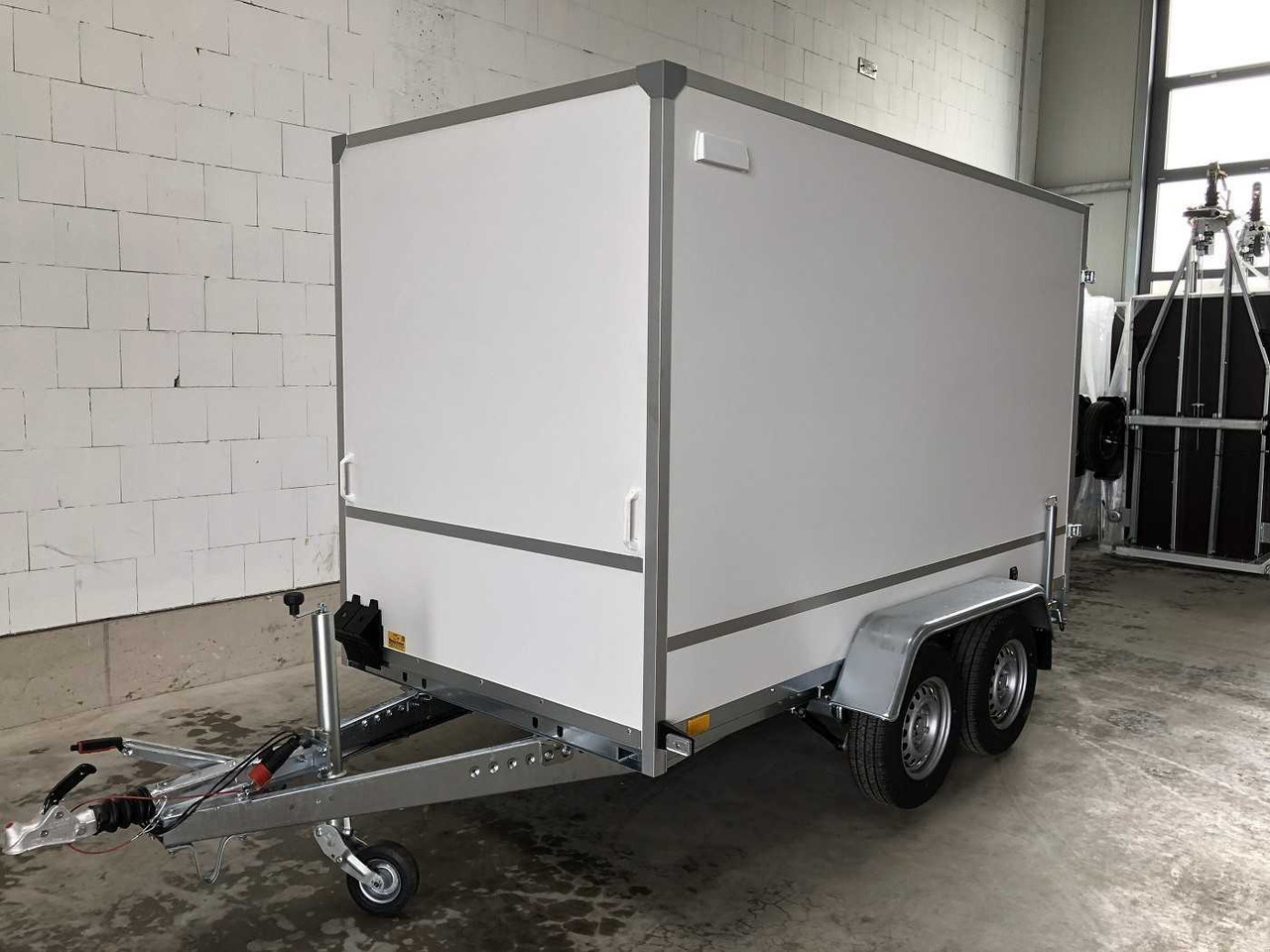 New Closed box trailer BLYSS F2730HTD Kofferanhänger: picture 3
