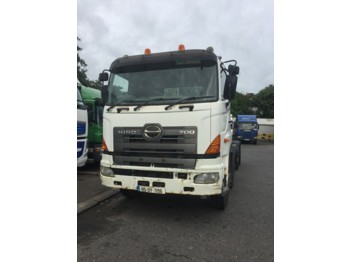 Hino 700 - Cab chassis truck