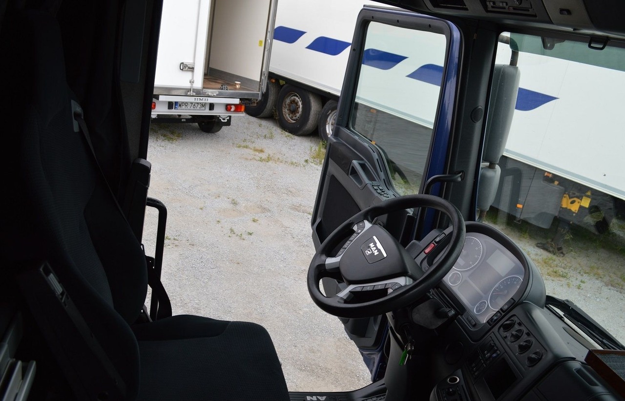 Box truck MAN TGL 8.220 EURO 5 CONTAINER+LIFT: picture 18