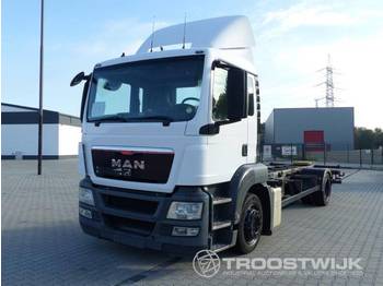 Container transporter/ Swap body truck MAN TGS 18.320: picture 1