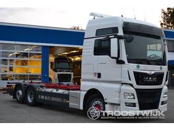 Container transporter/ Swap body truck MAN TGX 26.440 6x2 BDF: picture 1