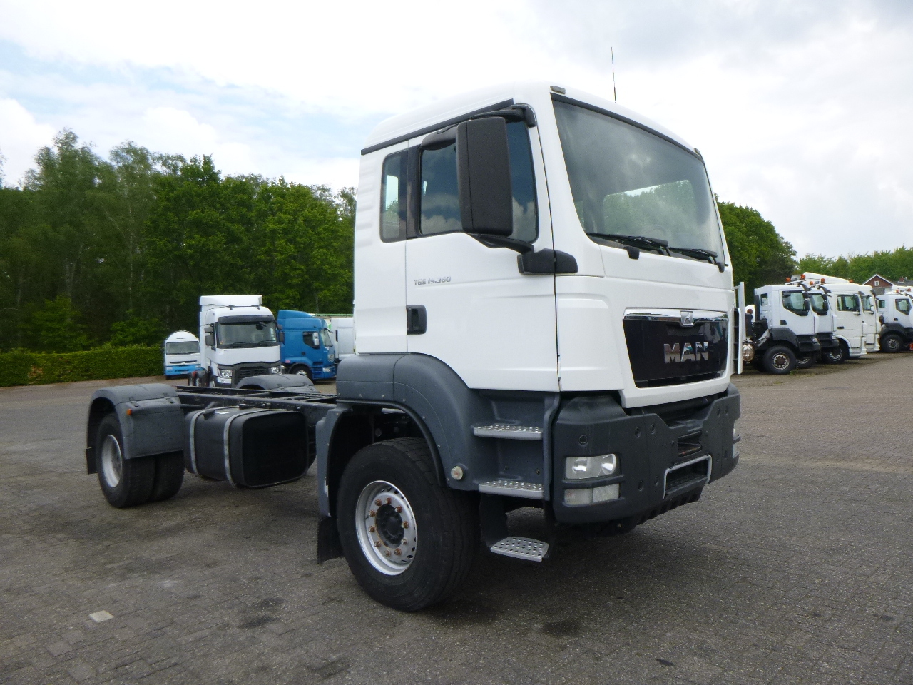 Cab chassis truck M.A.N. TGS 19.360 4X2 BBS manual Euro 2 chassis + PTO: picture 2