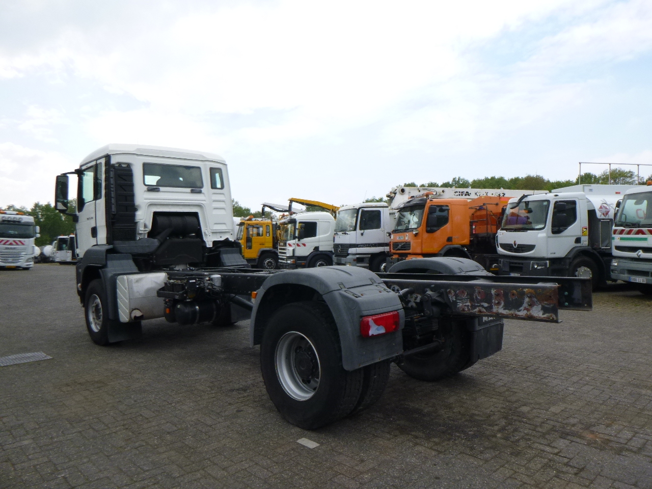 Cab chassis truck M.A.N. TGS 19.360 4X2 BBS manual Euro 2 chassis + PTO: picture 4