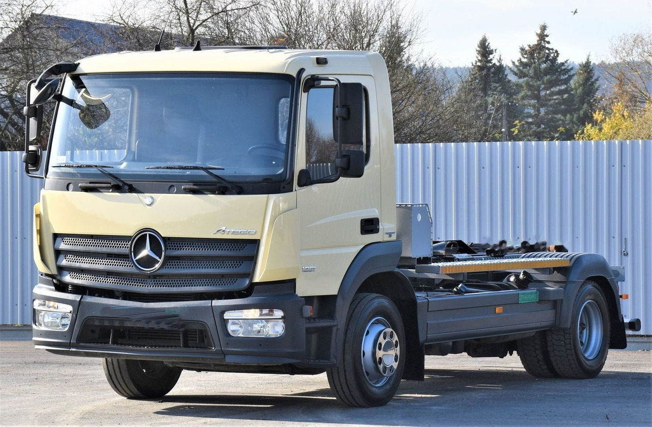 Hook lift truck Mercedes-Benz ATEGO 1221: picture 4