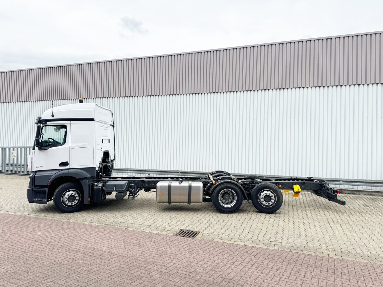 New Cab chassis truck Mercedes-Benz Actros 2545 L 6x2 Actros 2545 L 6x2, Lenk-/Liftachse, StreamSpace, MultimediaCockpit: picture 12