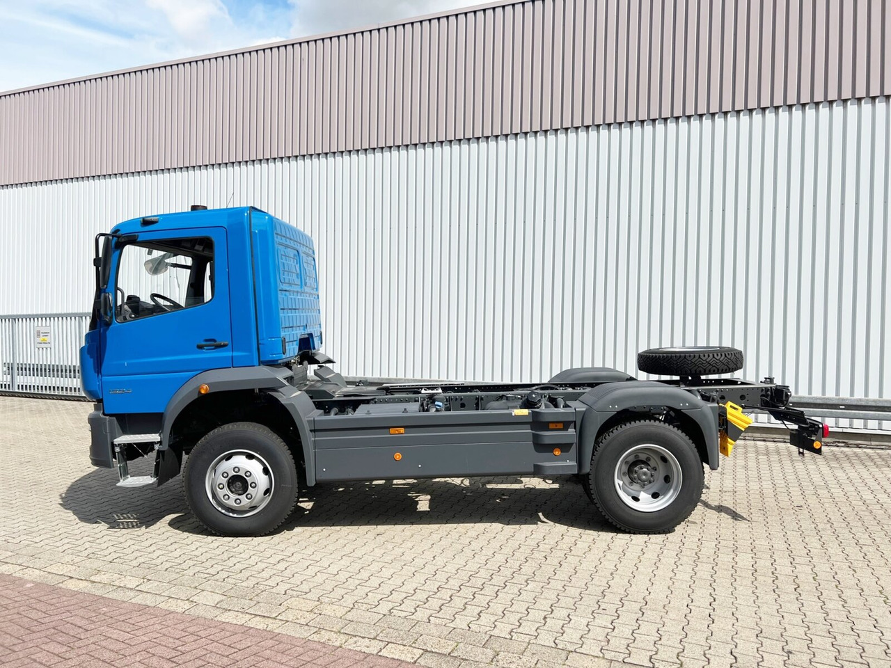New Cab chassis truck Mercedes-Benz Atego 1324 A 4x4 Atego 1324 A 4x4, Nebenantrieb: picture 13