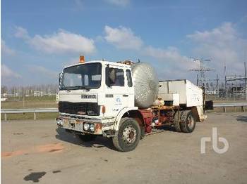 RENAULT Bitumen 4x2 - Tank truck