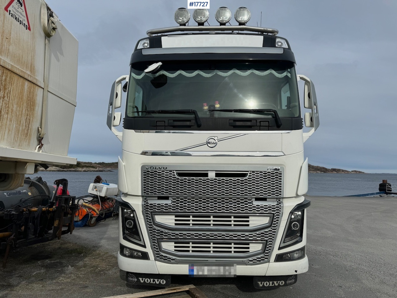 Cab chassis truck Volvo FH16: picture 10